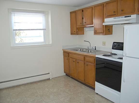 2nd image of 653 Putnam Pike APT 5