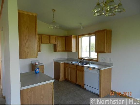 5th image of 320 Gloria Ave