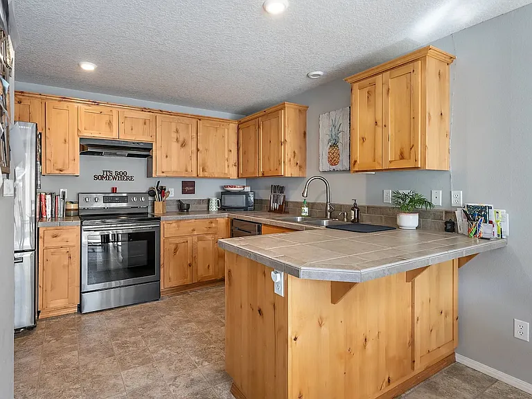 925 S River St #15 — Photo 3