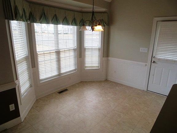 3rd image of 773 E Main St