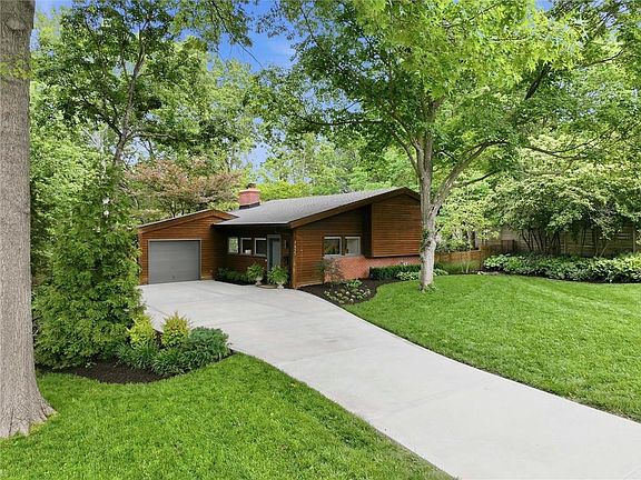 3rd image of 7415 Rosewood Cir