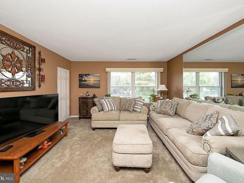 1st image of 206 Winding Way