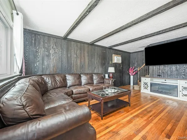 1406 M Street, Elmont, NY 11003