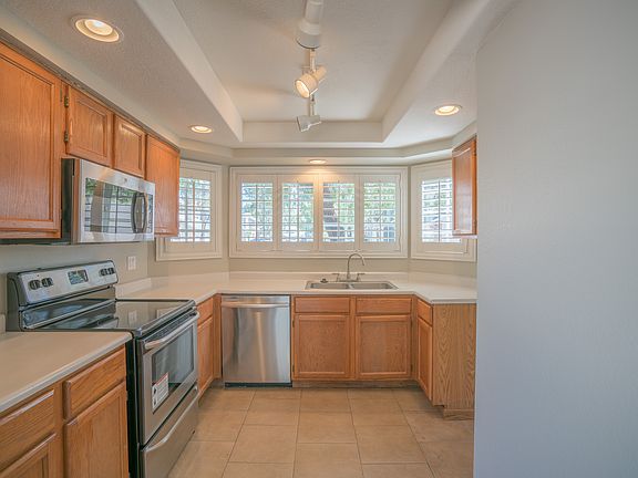 2nd image of 406 W Rockwood Dr