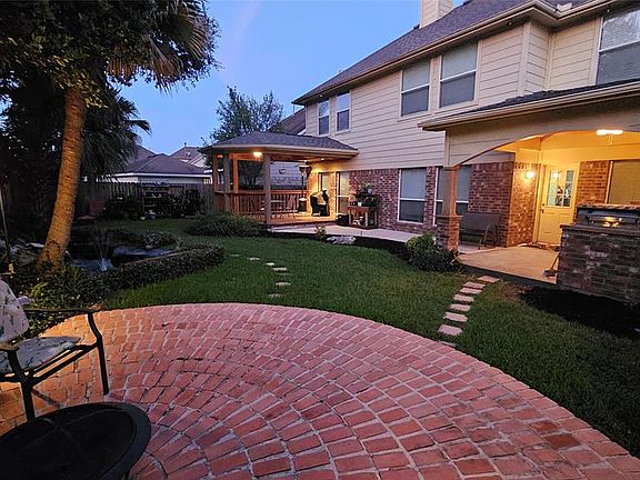 3rd image of 912 Elm Pointe