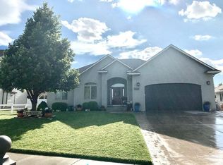 2323 Fairway Dr, Dodge City, KS 67801