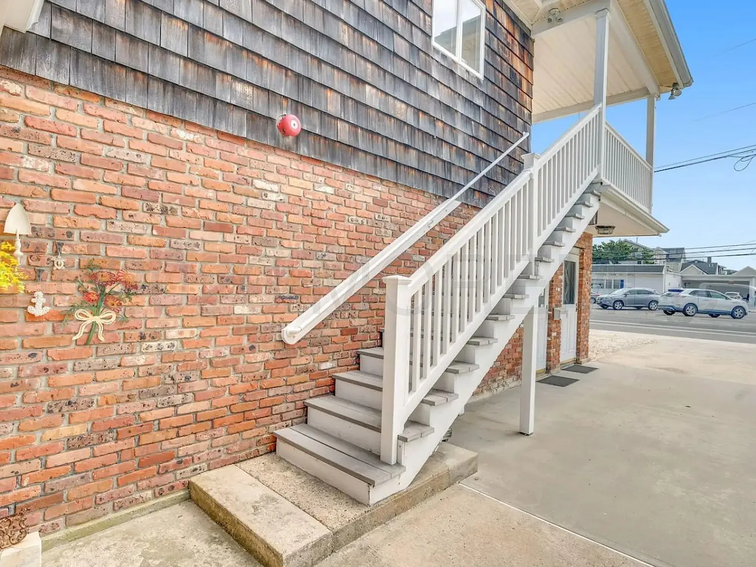 3 bed, 1.5 bath, 4746 sqft, $2,000 — Photo 2