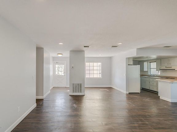 4th image of 300 Amherst Ave