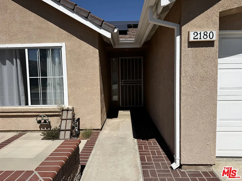 3 bed, 2.0 bath, 1636 sqft, $3,000 — Photo 1