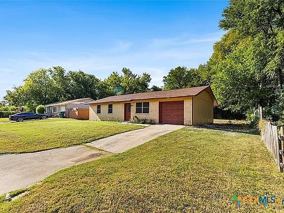 2nd image of 104 E Arlo Rd