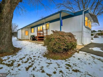 805 Lake Cir, Mount Wolf, PA, 17347