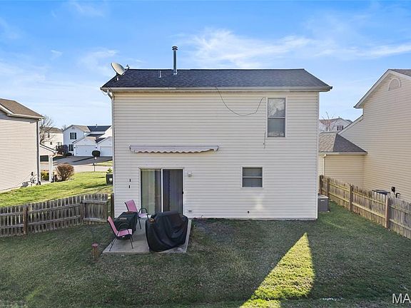 3rd image of 311 Columbia Dr