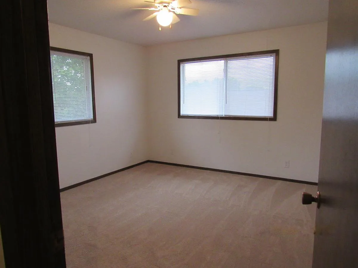 2 bed, $995 — Photo 4