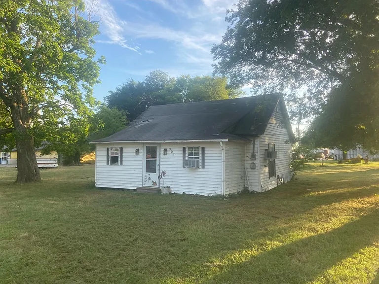 301 S Lunbeck Ave — Photo 3