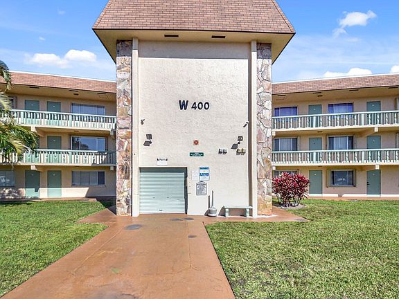 5th image of 400 Village Green Circle W #212