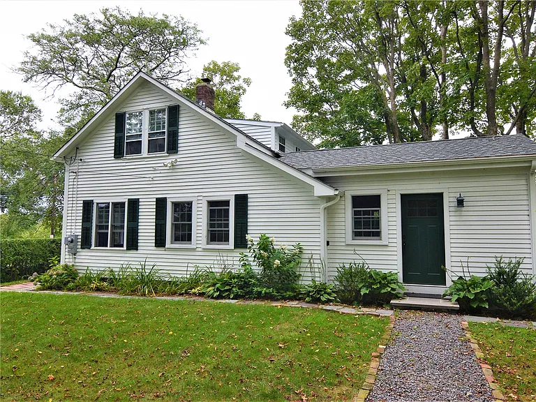 518 Third Beach Rd — Photo 2