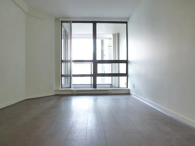 933 Hornby St — Photo 3