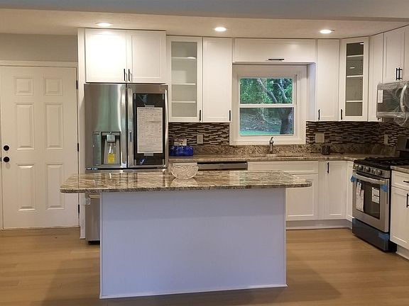4th image of 3300 Maxwell Dr SW