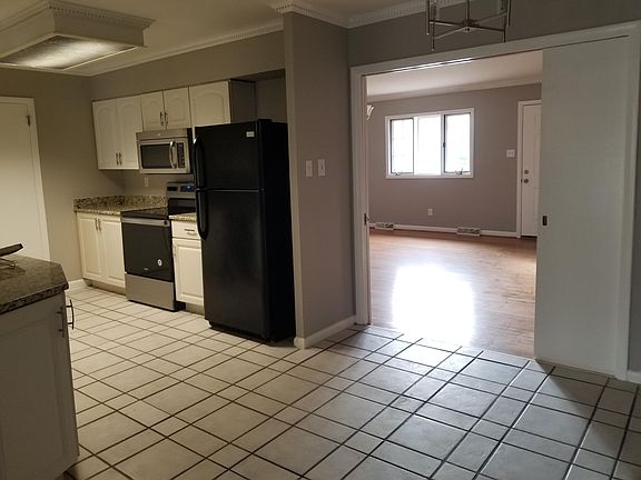 2nd image of 2922 Brigadoon Pkwy