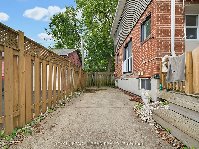 153 Craven Rd #BASEMENT — Photo 23