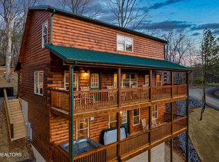 805 String Run Way, Pigeon Forge, TN 37863