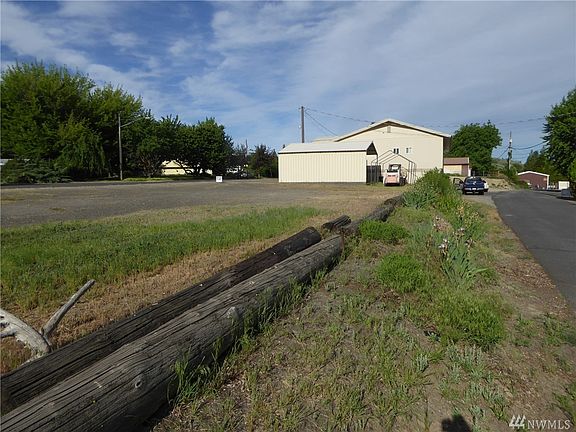 2nd image of 205 Sunny Dr