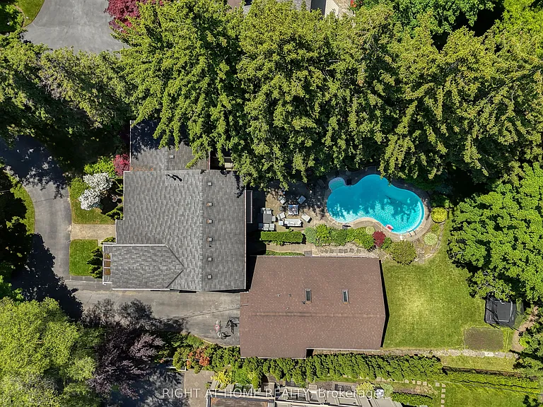 461 Lakeshore Rd W — Photo 43
