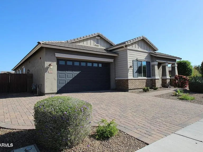 480 E Torrey Pines Pl — Photo 2