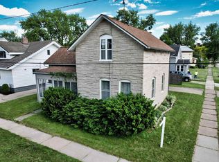 114 W Beacon Ave, New London, WI 54961