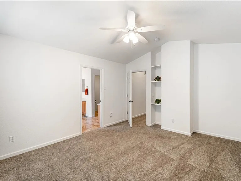 4452 S Auckland Ct — Photo 15