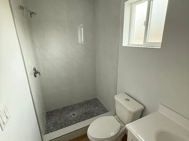 6215 Templeton St — Photo 5