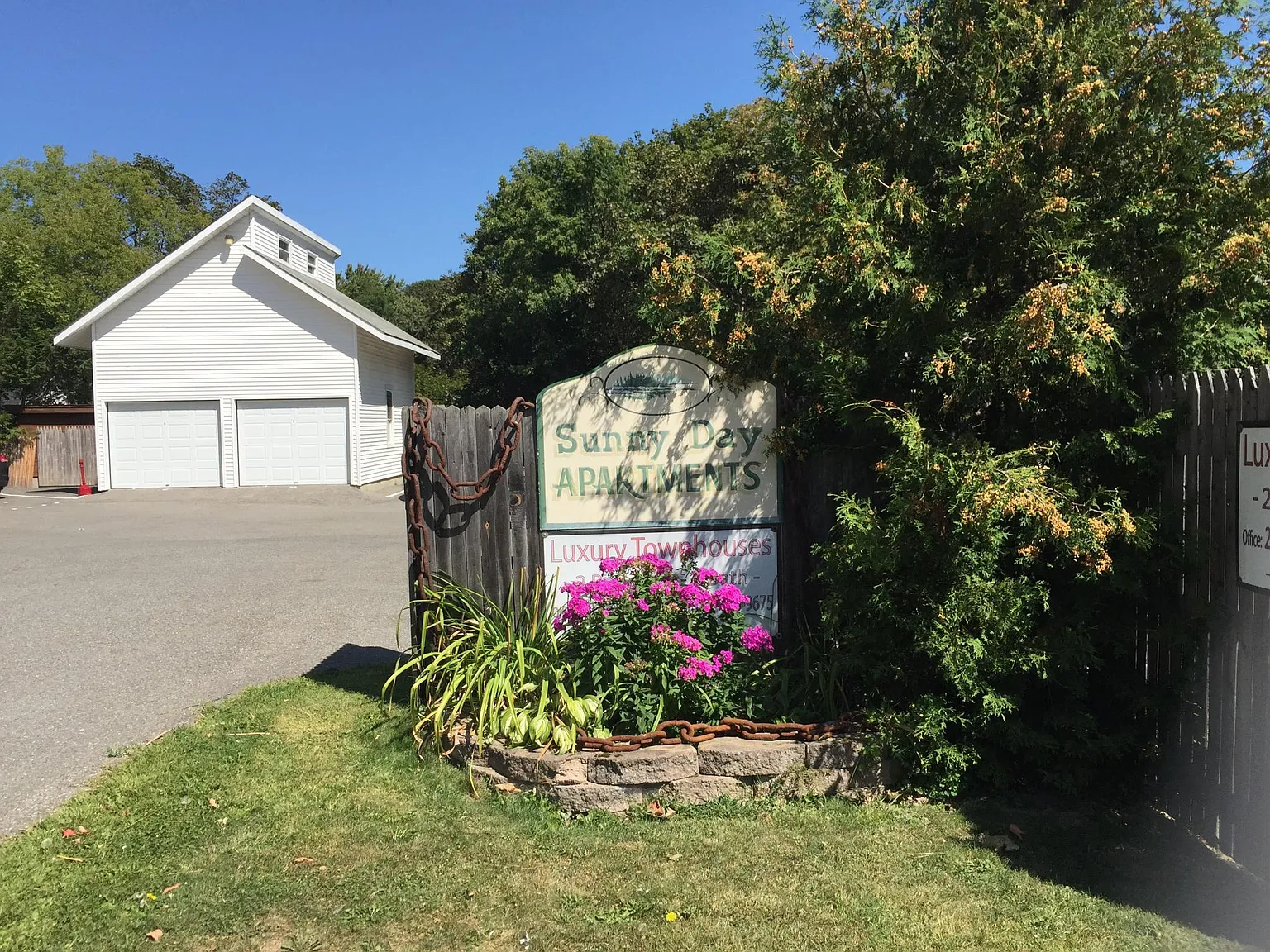 115 Sidney St — Photo 1