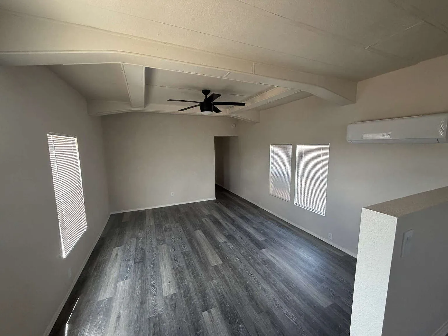 3 bed, 2.0 bath, 1078 sqft, $2,000 — Photo 4