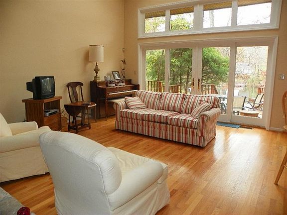 3rd image of 114 Crystal Ln