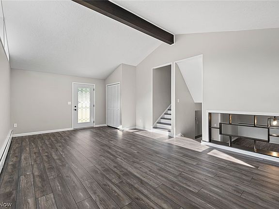 3rd image of 191 Maplelawn Dr