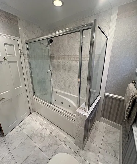 Upstairs full bath