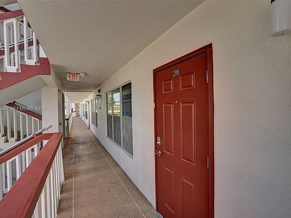 4th image of 208 Greenbrier Cir #208-C
