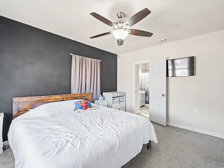 435 W Lynn St — Photo 13