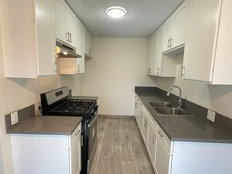 126 E Wilken Way — Photo 6
