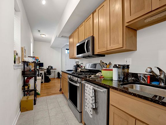 3rd image of 2143 N Western Ave APT 2R