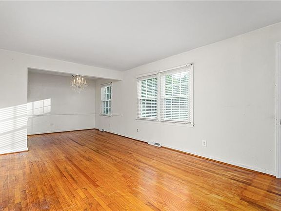 2nd image of 3014 Royalton Dr