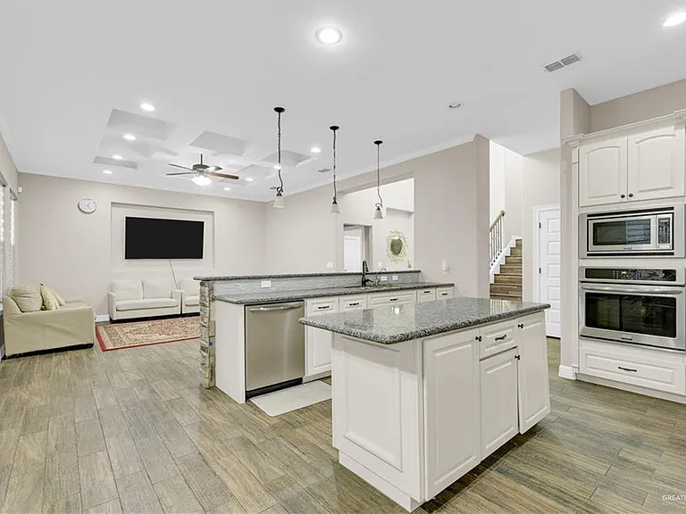 2410 Colvin Ave — Photo 15
