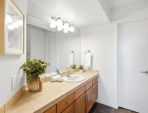 3 bed, 1280 sqft, $1,350 — Photo 2
