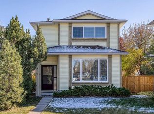 108 N Woodborough Cres SW, Calgary, AB T2W5A2