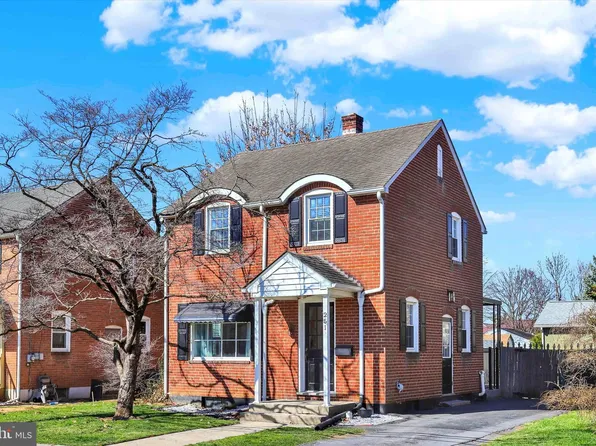 251 S 6th St, Chambersburg, PA 17201