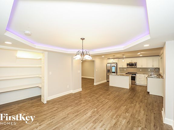 3rd image of 303 Glenview Dr