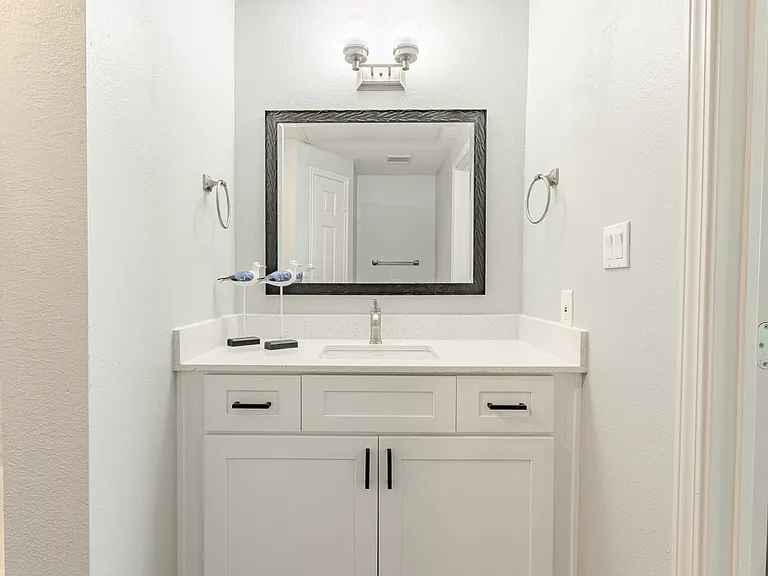 Compass Bay Apartments & Marina — Photo 37