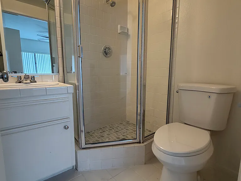857 S Plymouth Blvd #303 — Photo 17