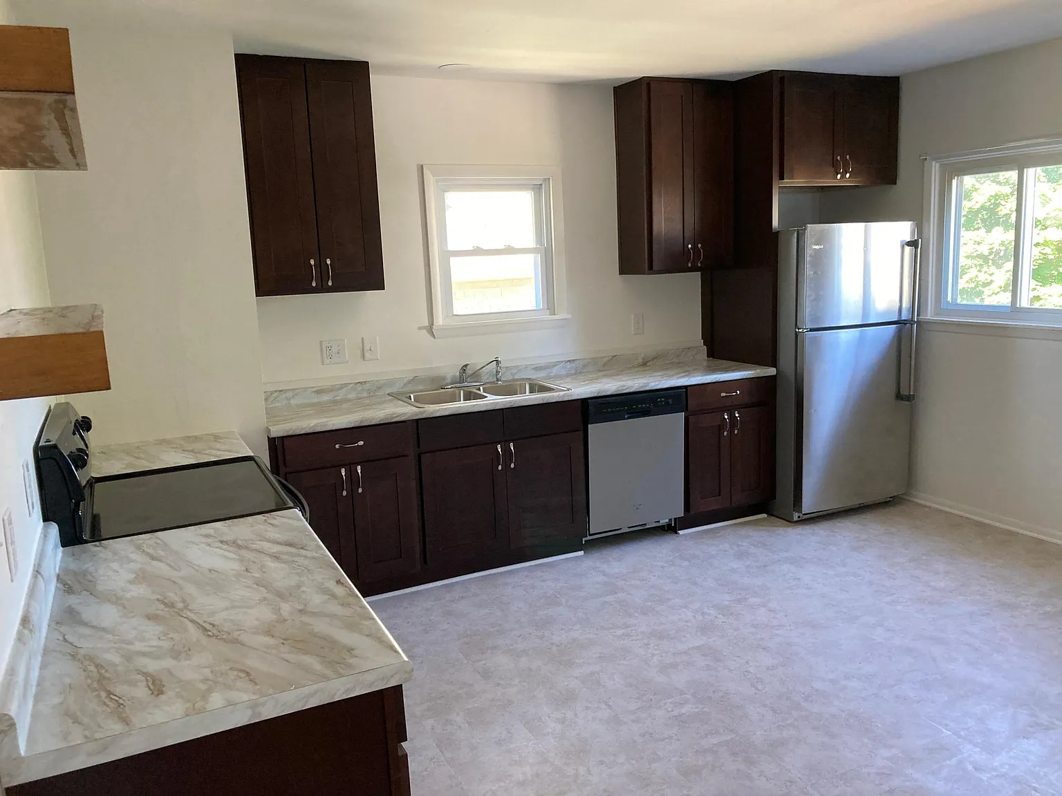 1450 Clarence Ave — Photo 2