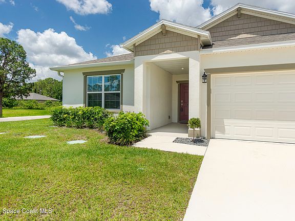 2nd image of 724 San Filippo Dr SE